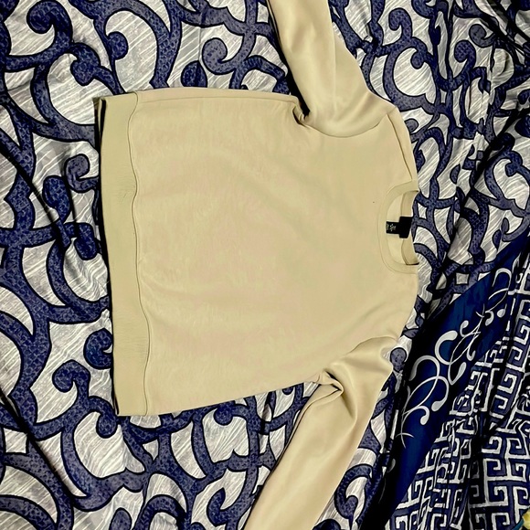 Sized small sweatshirt colour - cream from H&M - Picture 1 of 2